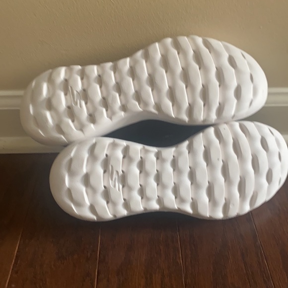 Skechers NWOT - Picture 6 of 7